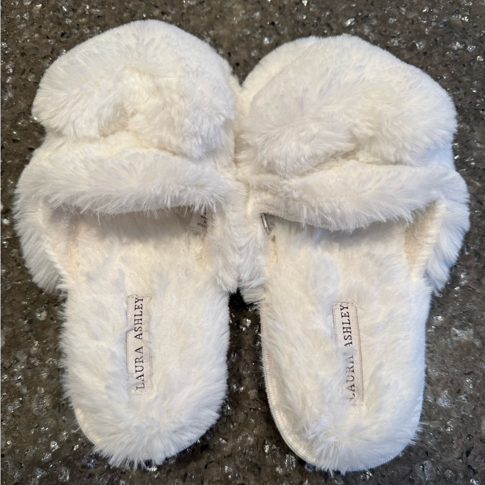 Cozy white slippers! NWOT